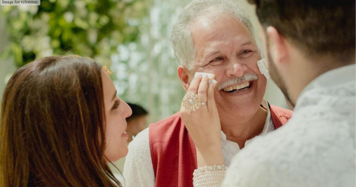 Parineeti Chopra is seen wiping her father's tears during engagement ceremony in the UNSEEN pictures